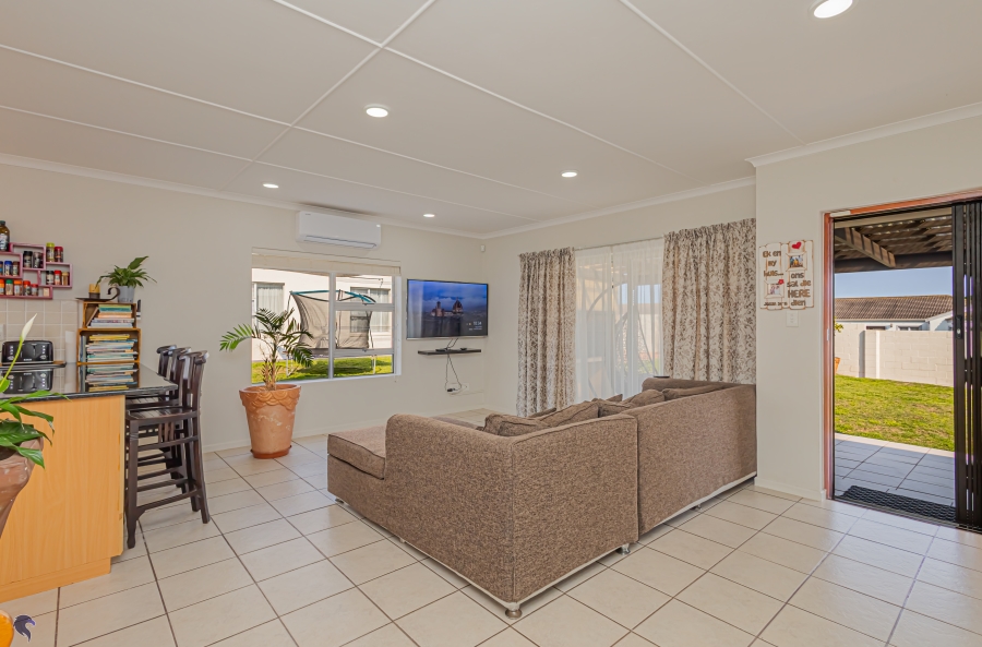 5 Bedroom Property for Sale in Country Club Western Cape